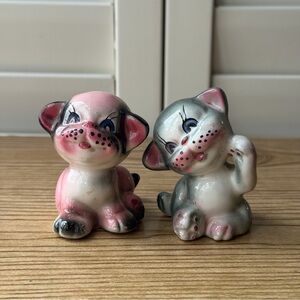 Kitsch Pink & Grey Cat Vintage Ceramic Salt & Pepper Shakers With Cork Stoppers